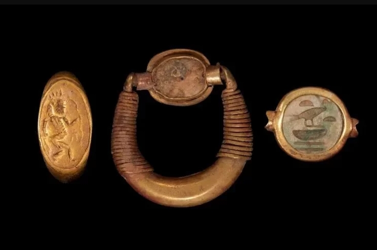 Археологи нашли в Египте золотые украшения, которым более 3500 лет (фото)